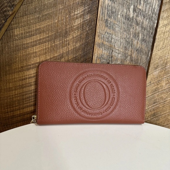 New Orton Brown Pebbled Leather Zip Around Wallet With Embossed Logo 16 Card - Picture 1 of 16